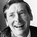 Kenneth Williams als Hon. Freddie Warrington