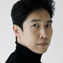 Kim Hyun-min als jjimjilbang (sauna) counter