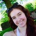 Abigail Hannum als Officer Issacs