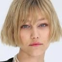 Grace VanderWaal als Vesta Sweetwater