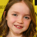 Scarlett Holmes als Izzy