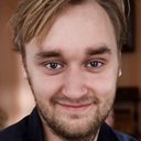 Lue Støvelbæk als Knud Skov