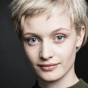 Sasha Clarke als Lady Charlotte Penrose