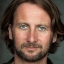 Vince Leigh als Roger
