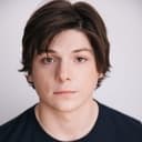 Jack Mulhern als James McGowan