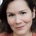 Denise Arribas als C.O. Ruiz