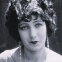 Kathleen Kirkham als Beatrice Selignac