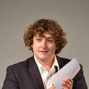 Nathan Parent als Camus