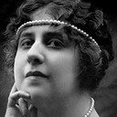 Yvonne Dario als Countess de Tremeuse
