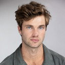 Luke Volker als Eli