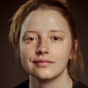 Mailys Dumon als L'actrice qui joue Amy à 17 ans