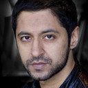 Ash Tandon als Dr. Collins