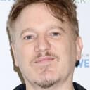 Dan Finnerty als Tour Manager - Stacee