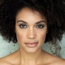Tavia Pereira als Nina