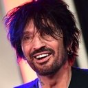 Tommy Lee als Self [Mötley Crüe] (voice)