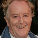 Robert Hardy als Father Parry
