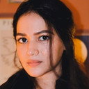 Ayesha Kaduskar als Preeti Agarwal