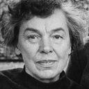 Bellan Roos als Mrs. Karlsson