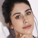 Warina Hussain als Mother of Jay