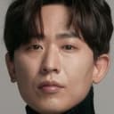 Jo Yong-jun als Detective Kim