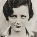 Mary Astor als Vivian Hope-Clarke