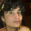 Sara González als María