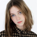 Arlo Mertz als Lucy Reece