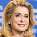 Catherine Deneuve als Delphine Garnier