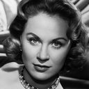 Julia Arnall als Jean Cramer