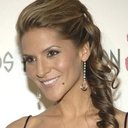 Amanda Byram als Elise