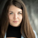 Mariah Owen als U.S.A. Ski Team Athlete (uncredited)