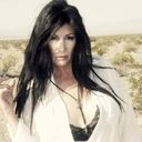 Donna Hamblin als Laura
