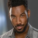 Ernest Pierce als Bartender Felix