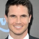 Robbie Amell als Stephen Jameson