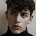 Gage Gomez als Phil