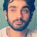 Kunj Anand als Manoj