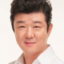 박성훈 als Executive Director Lee
