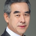 Jang Yong-bok als Court Minister