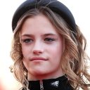 Lizzielou Corfixen als Frida's Sister
