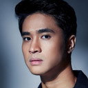 Yesaya Abraham als Alex