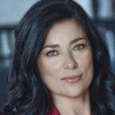 Idalina Leandro als Emily (Anchorwoman)