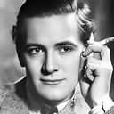 Grey Blake als Saunders