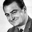 Robert Desroches als Waiter