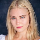 Lola Claire als Wilma Featherstonehaugh