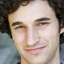 Zach Reino als Connor