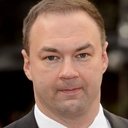 Thomas Tull als Gotham Rogues Owner (uncredited)