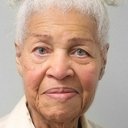 Dorothi Fox als Nervous Old Woman