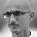 Luciano Manzalini als Skinny Surveyor