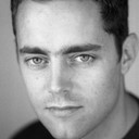 Simon Scott als MacBeth's Bagman