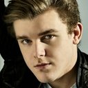 Sean Ryan Fox als Jasper Dunlop / Captain 'Stache